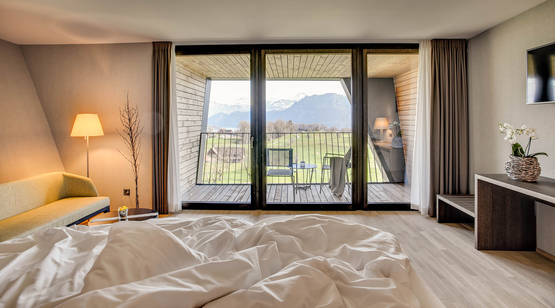 <span class='cycle-icon SLEEPING'></span><span class='cycle-title'>SLEEPING</span><span class='cycle-subtitle'>Relax, unwind, enjoy - in a wonderful panoramic location in the immediate vicinity of the city of Lucerne</span>