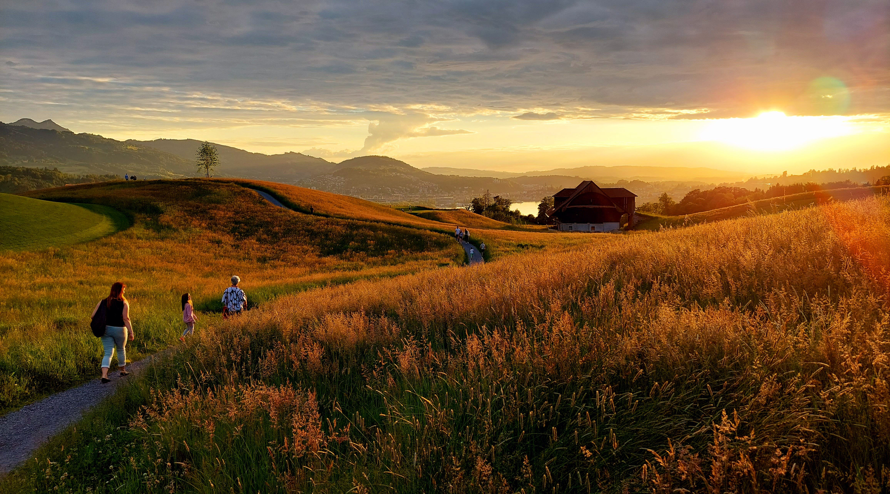 <span class='cycle-icon WANDERN'></span><span class='cycle-title'>WANDERN</span><span class='cycle-subtitle'>2.5 km langer, Rundweg mit einer traumhaften Aussicht auf die Stadt Luzern, den See und in die Berge.</span>