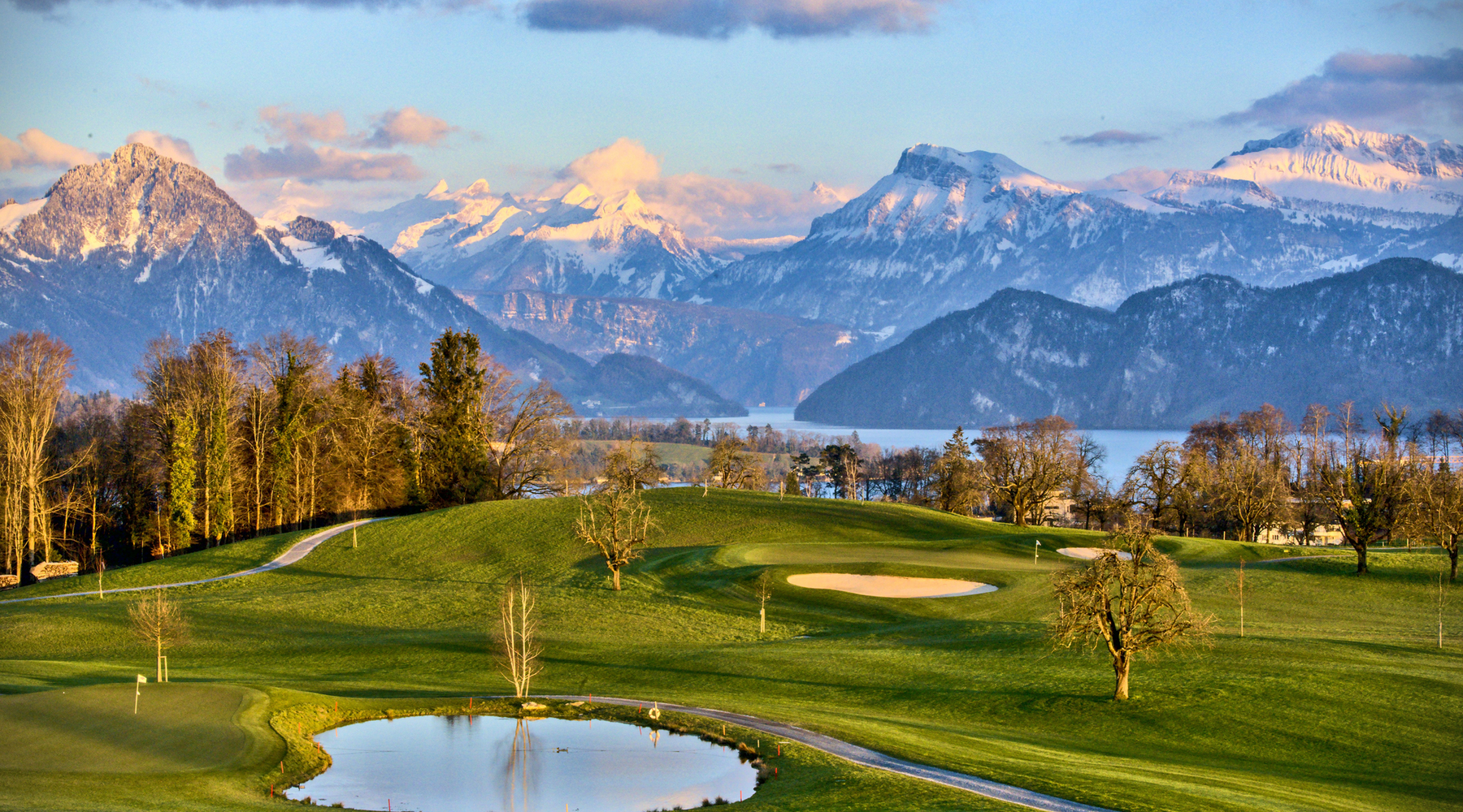 GOLFEN <span class='cycle-icon GOLFEN'></span><span class='cycle-title'>GOLFEN</span><span class='cycle-subtitle'>Mit dem imposanten Panorama der Voralpen und atemberaubenden Blick auf den Vierwaldstättersee.</span>