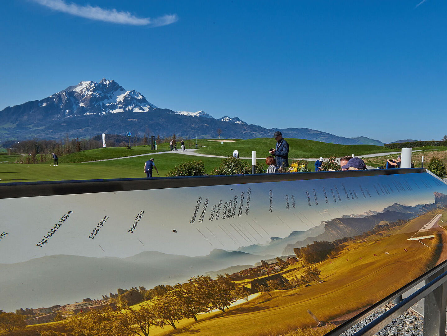 Bergpanorama auf dem Golfplatz Meggen