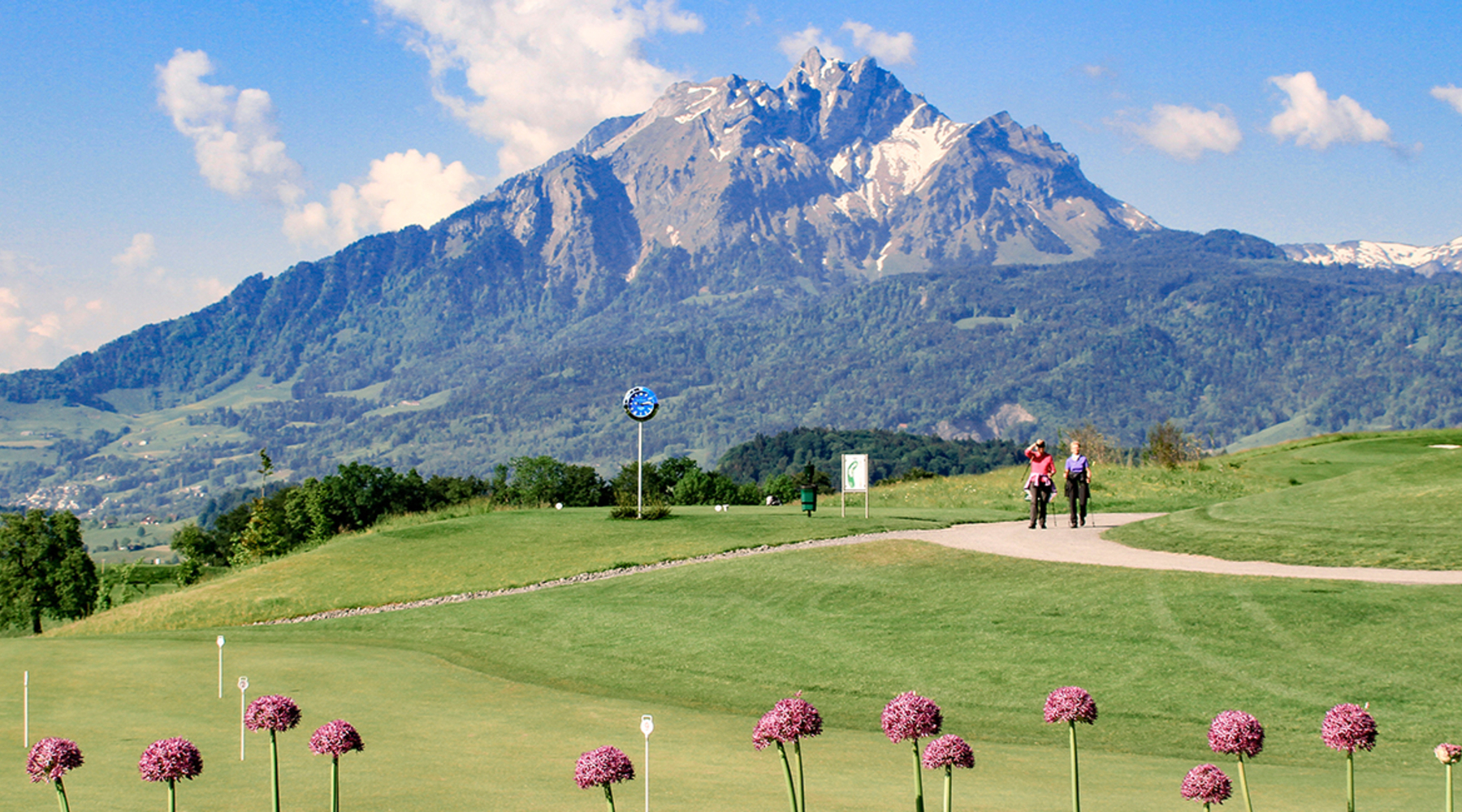 <span class='cycle-icon Jouer au golf'></span><span class='cycle-title'>Jouer au golf</span><span class='cycle-subtitle'>Devant l'imposant panorama des Présalpes, avec une vue magnifique sur le lac des Quatre-Cantons, mondialement connu</span>